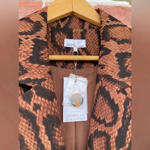 WEWOREWHAT SHAPED LONG BLAZER IN BROWN SNAKESKIN SZ 6 - Picture 6 of 16